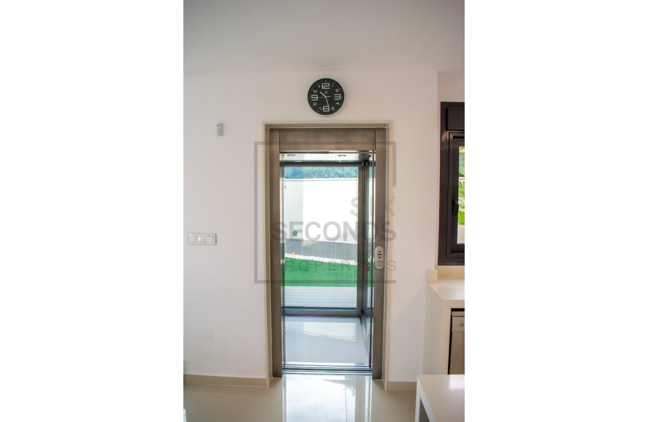 Reventa - Villa - San Miguel de Salinas - Urbanizaciones