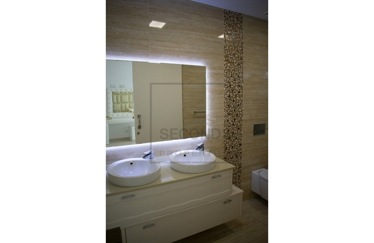 Reventa - Villa - San Miguel de Salinas - Urbanizaciones