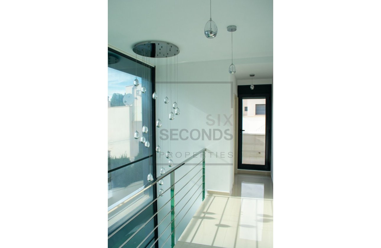 Reventa - Villa - San Miguel de Salinas - Urbanizaciones