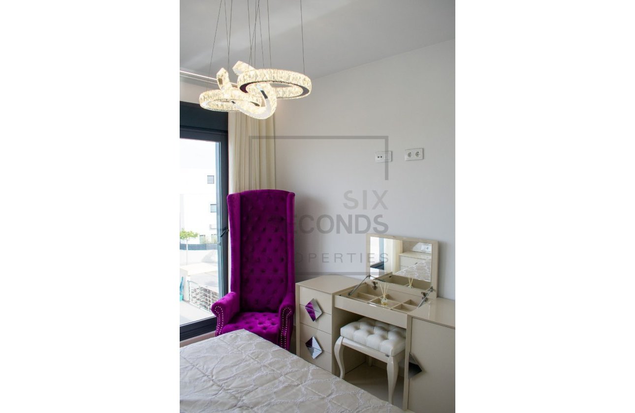 Reventa - Villa - San Miguel de Salinas - Urbanizaciones