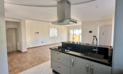 Resale - Villa - Orihuela Costa - Villamartín