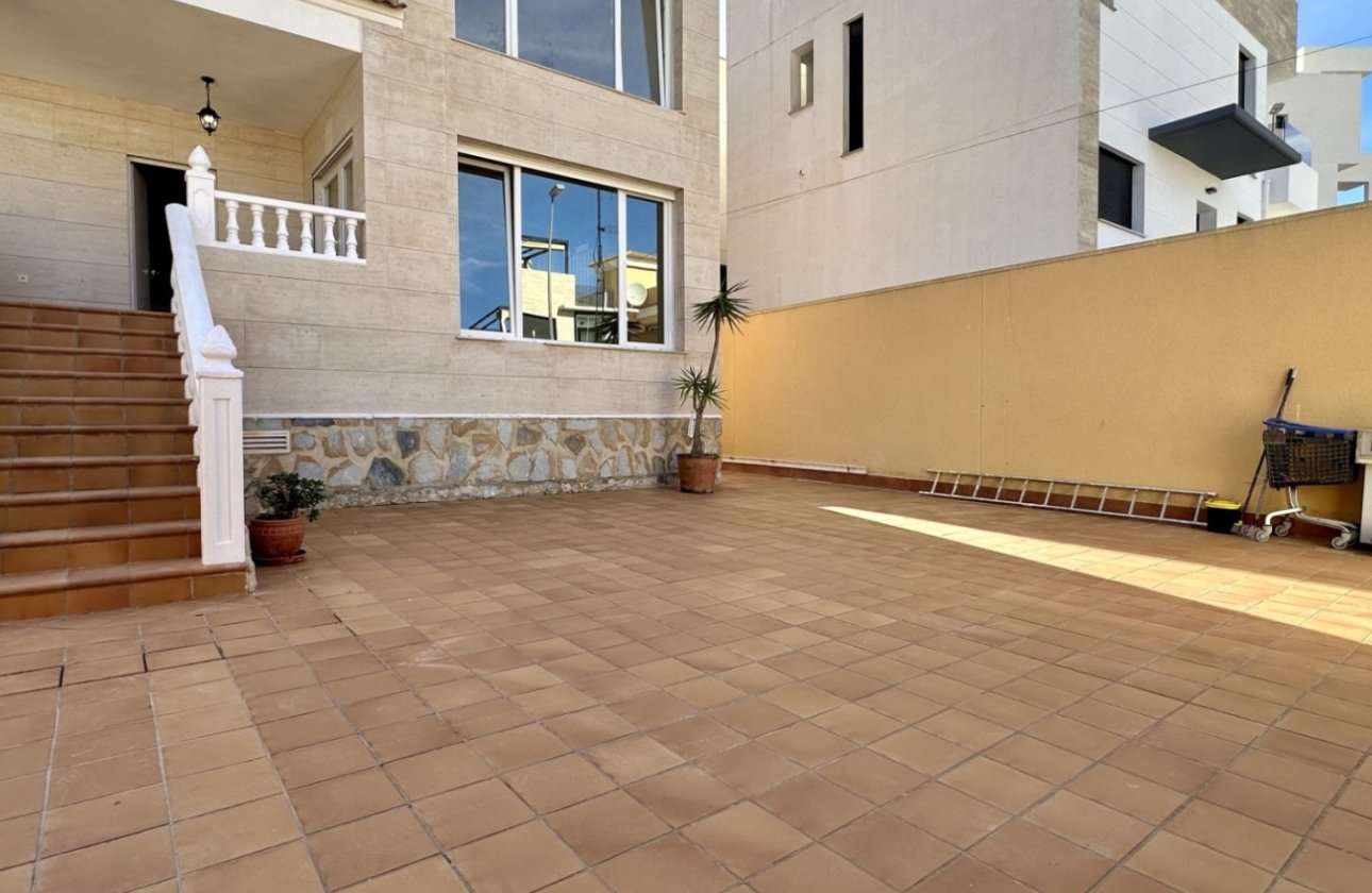 Resale - Villa - Orihuela Costa - Villamartín