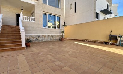 Resale - Villa - Orihuela Costa - Villamartín