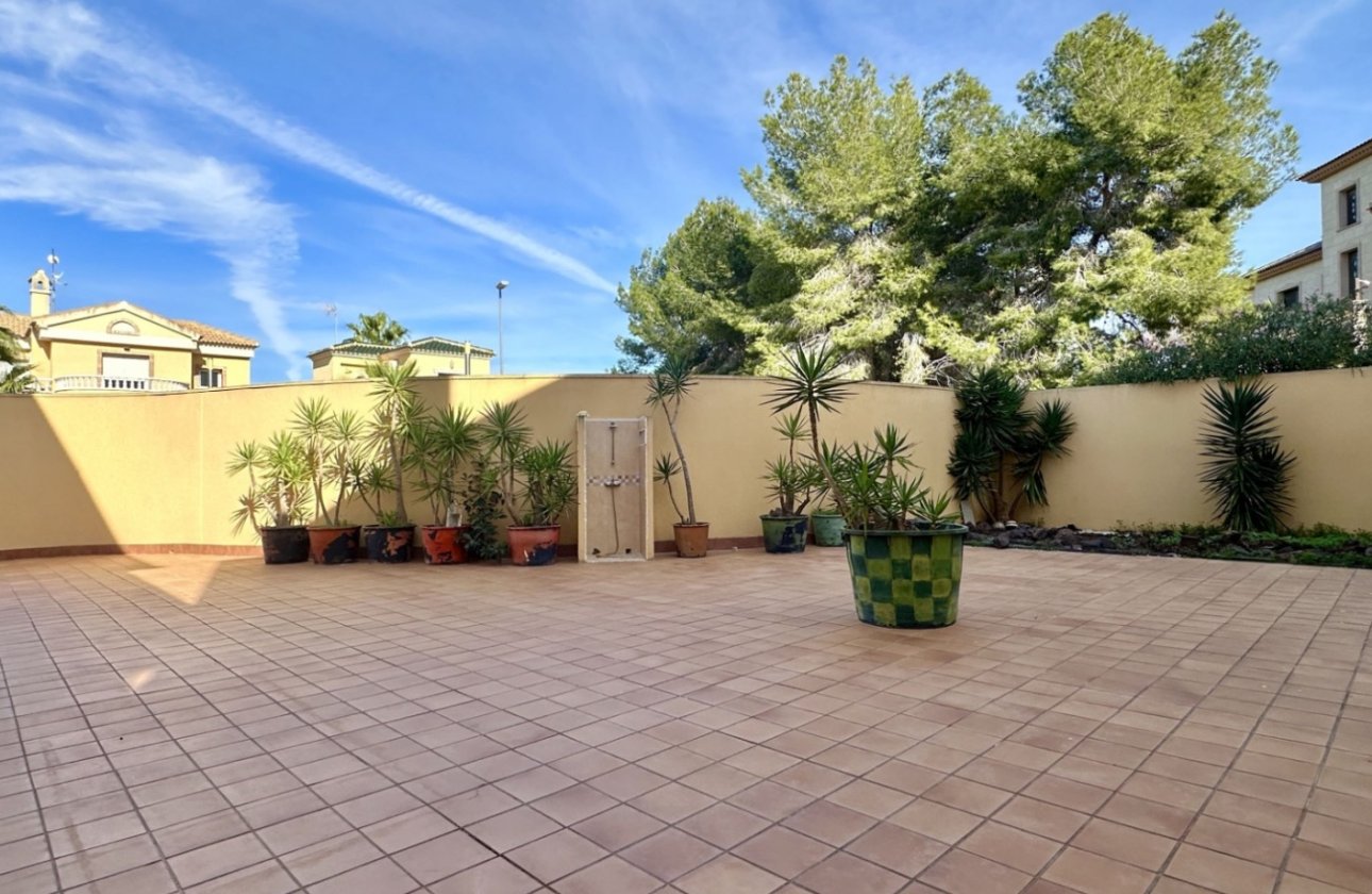 Resale - Villa - Orihuela Costa - Villamartín