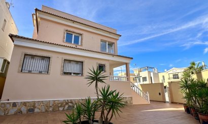 Resale - Villa - Orihuela Costa - Villamartín