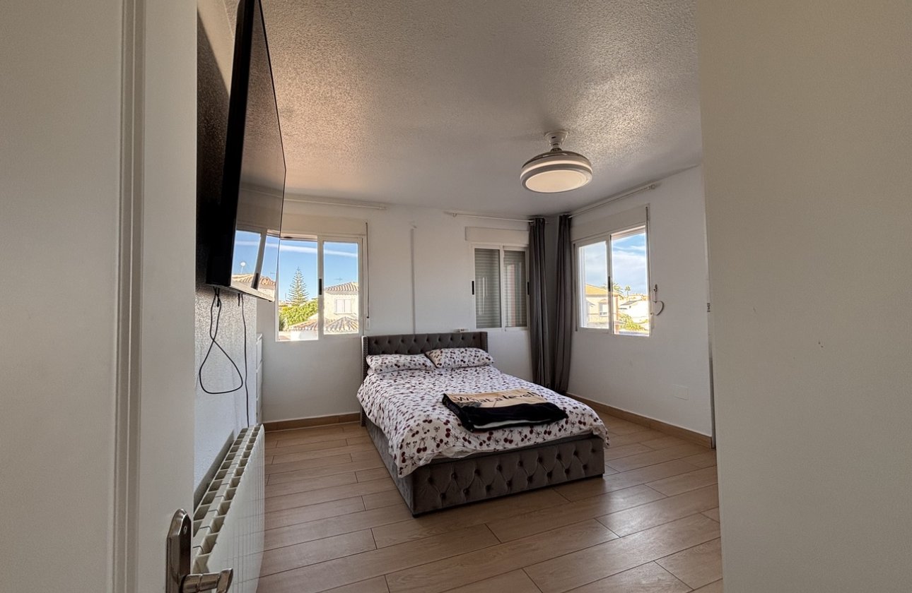 Resale - Villa - Orihuela Costa - Playa Flamenca