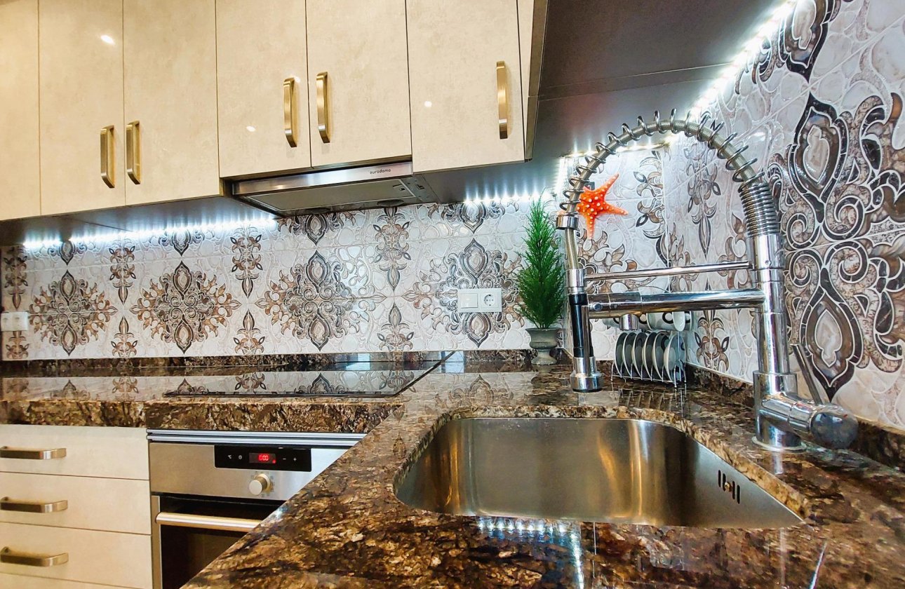 Resale - Apartment / flat - Torrevieja - La Mata