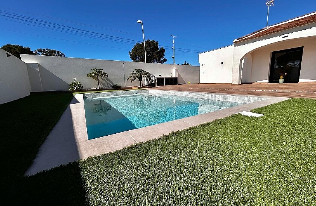 Resale - Villa - Torrevieja - Los Balcones