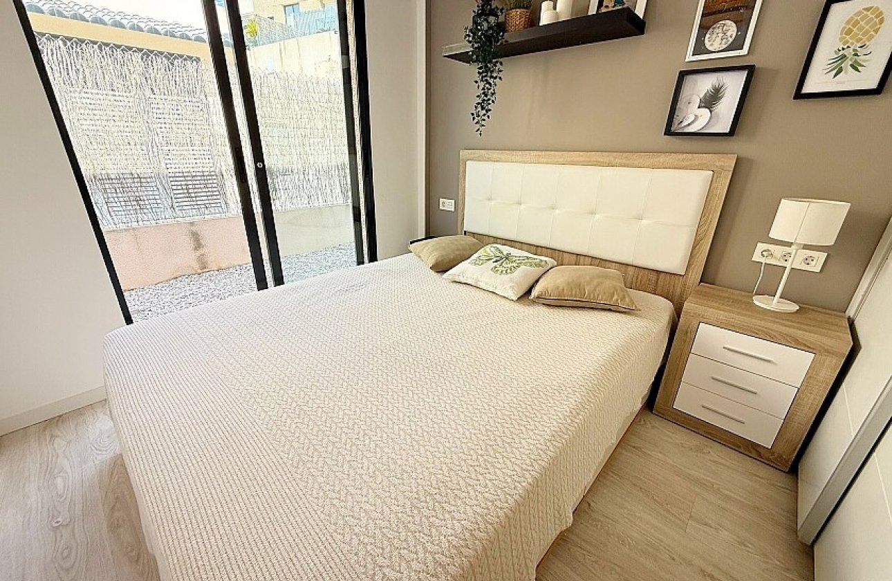 Resale - Villa - Orihuela Costa - La Zenia