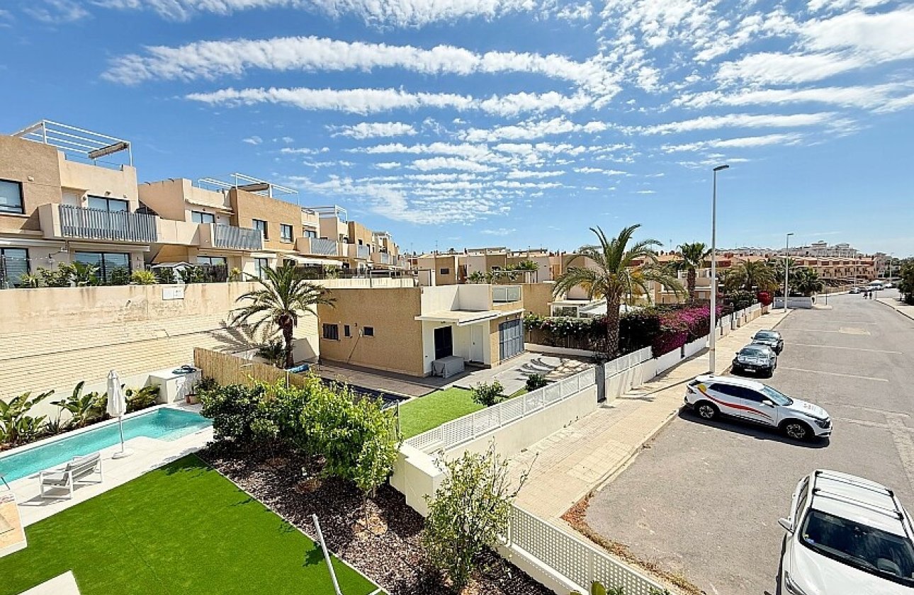 Resale - Villa - Orihuela Costa - La Zenia