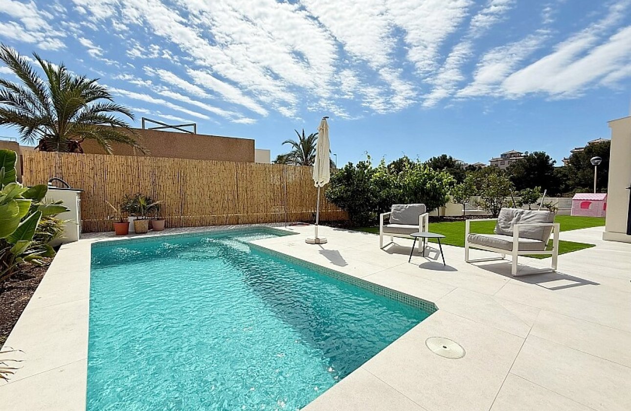 Resale - Villa - Orihuela Costa - La Zenia