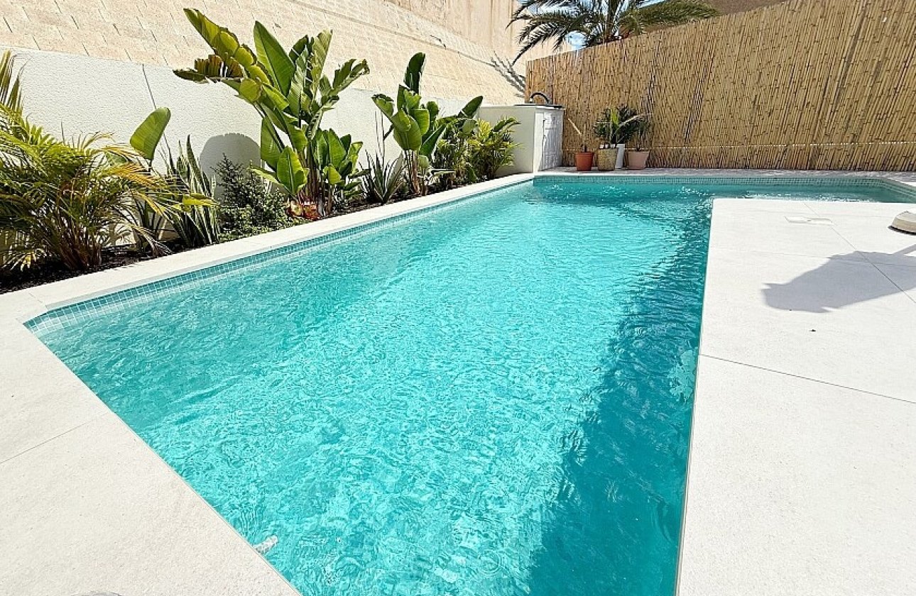 Resale - Villa - Orihuela Costa - La Zenia