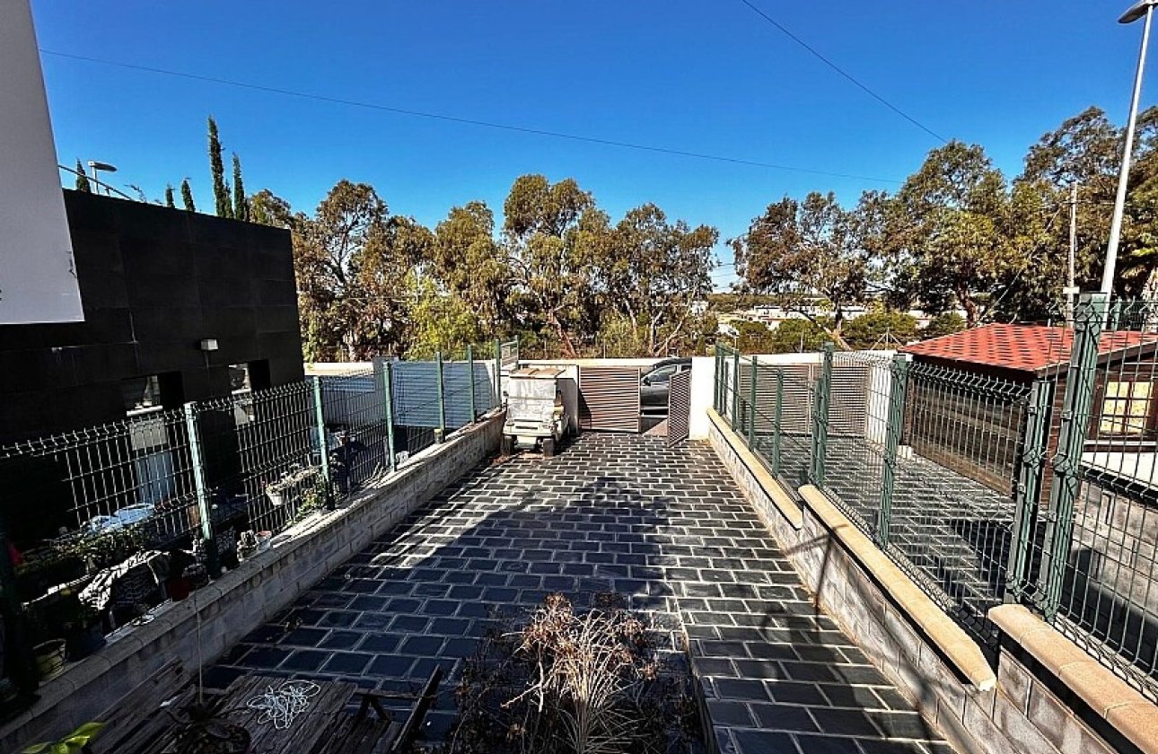 Resale - Townhouse - Mil Palmeras