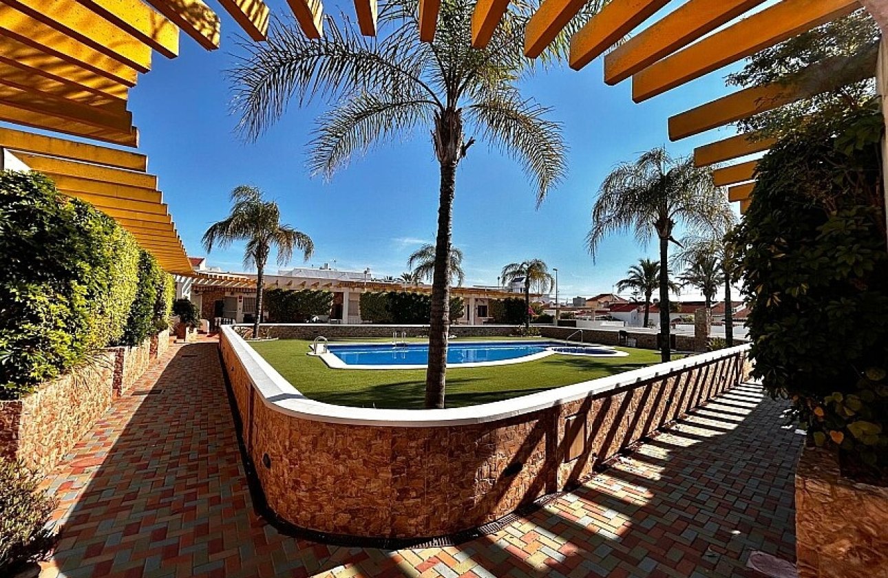 Resale - Townhouse - Mil Palmeras