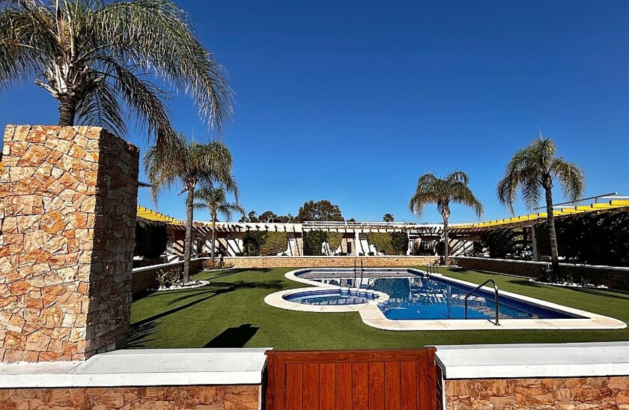 Resale - Townhouse - Mil Palmeras