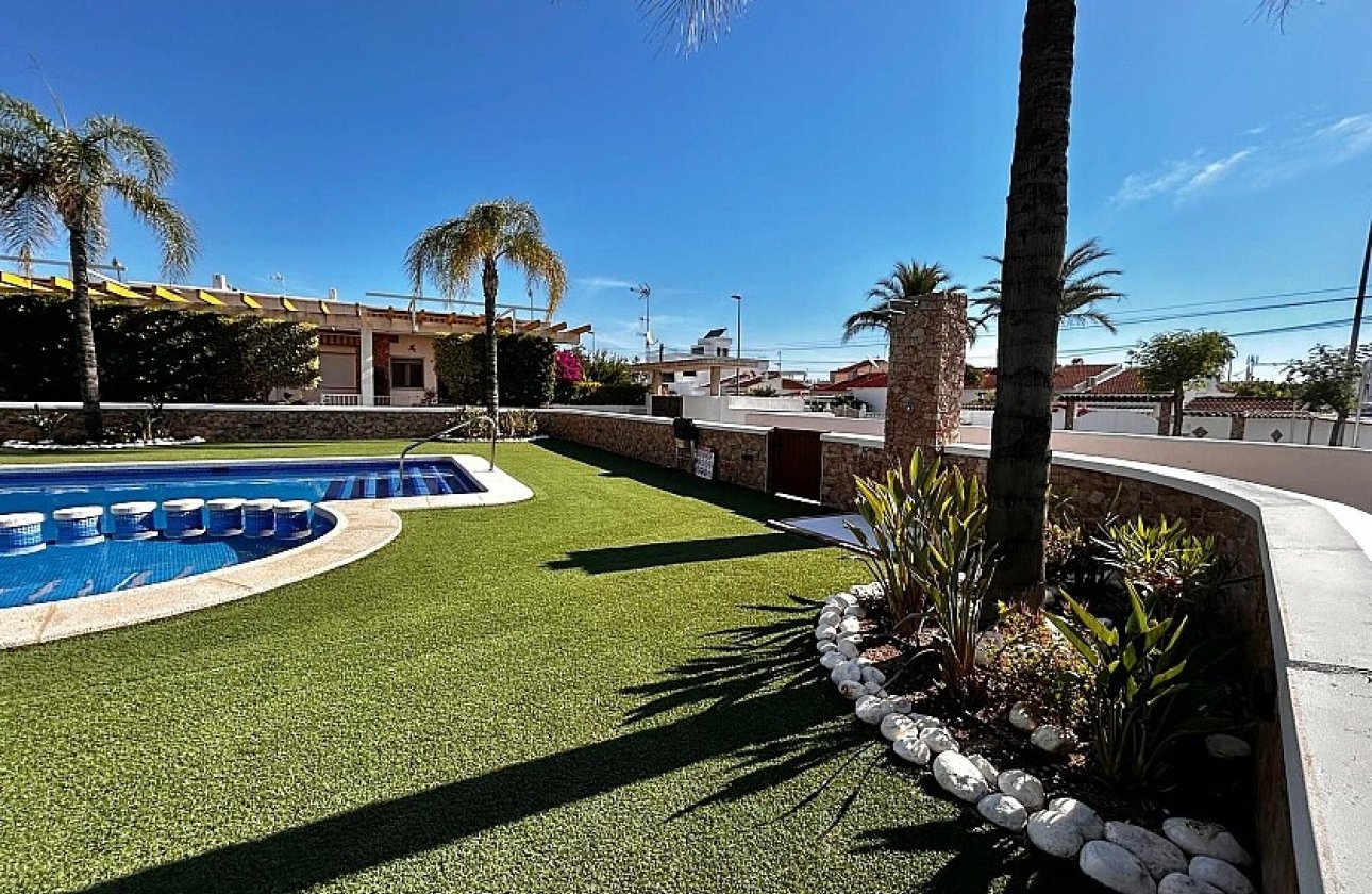 Resale - Townhouse - Mil Palmeras