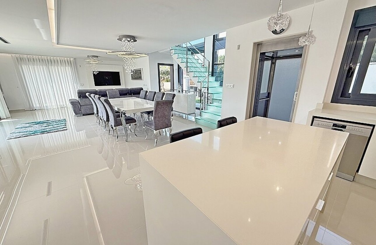 Resale - Villa - San Miguel de Salinas - Mirador de San Miguel