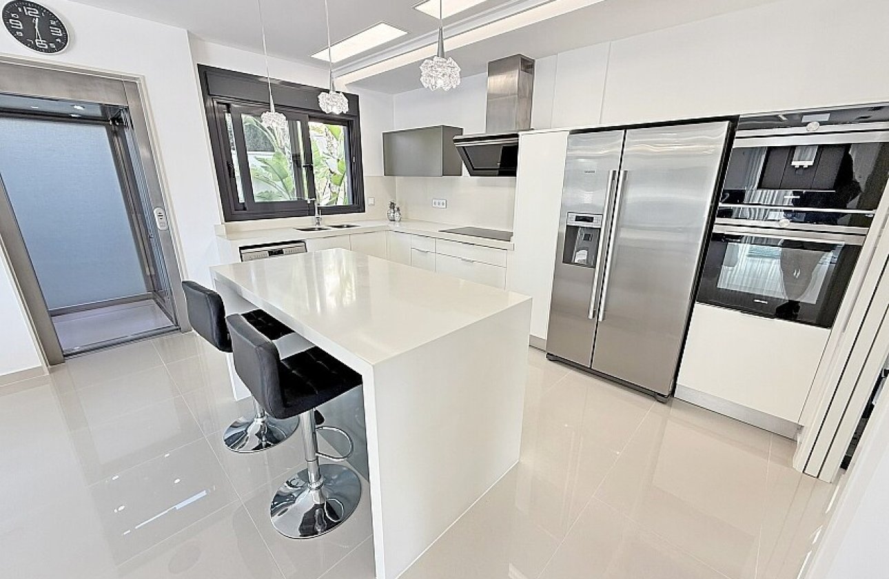 Resale - Villa - San Miguel de Salinas - Mirador de San Miguel