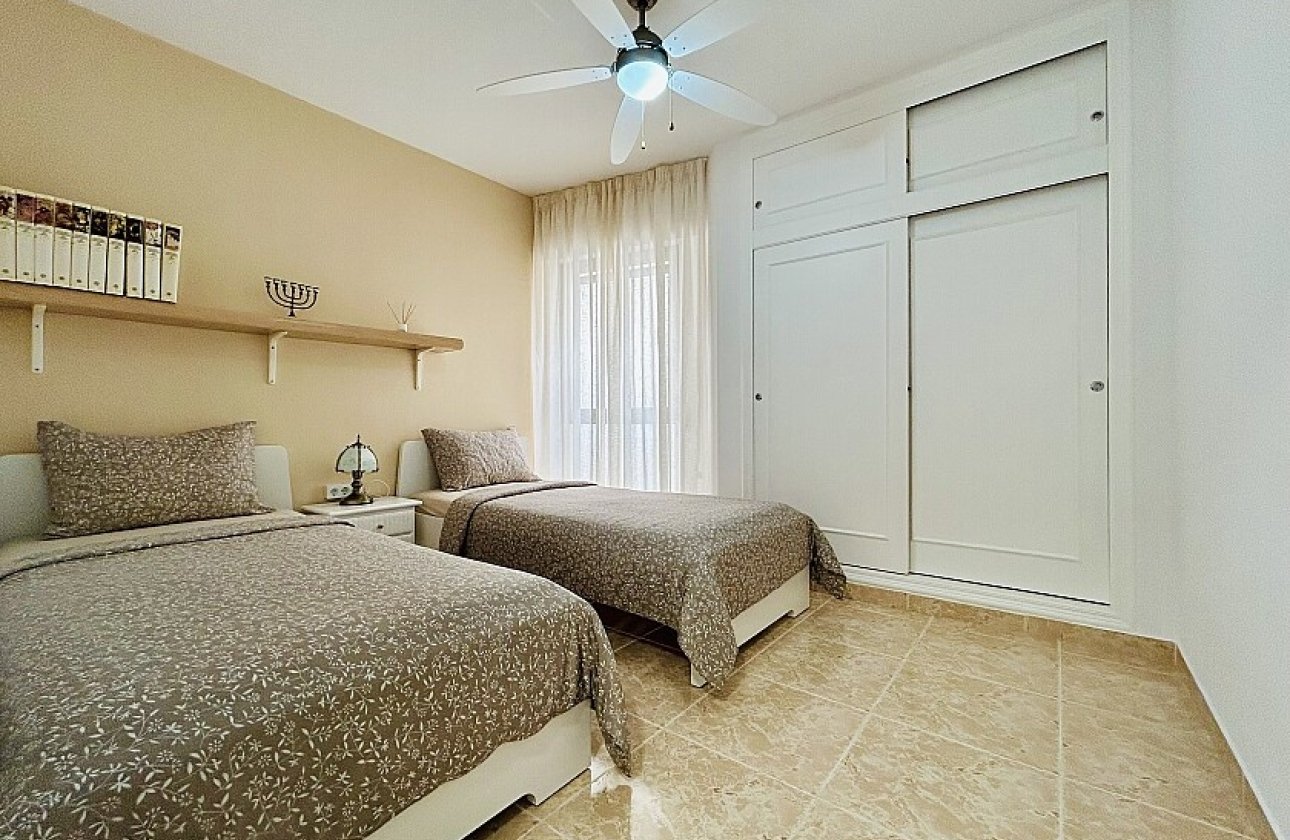 Resale - Apartment / flat - Torrevieja - Playa del Acequión