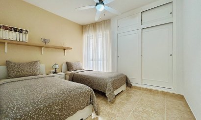 Resale - Apartment / flat - Torrevieja - Playa del Acequión