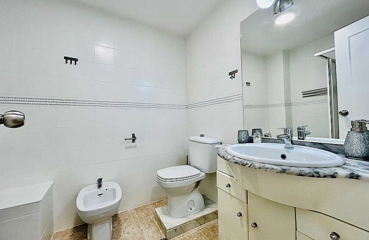 Resale - Apartment / flat - Torrevieja - Playa del Acequión