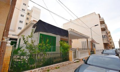 Resale - Villa - Torrevieja - Playa del Cura