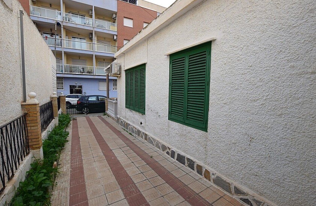 Resale - Villa - Torrevieja - Playa del Cura