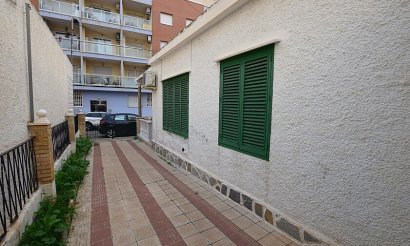 Resale - Villa - Torrevieja - Playa del Cura