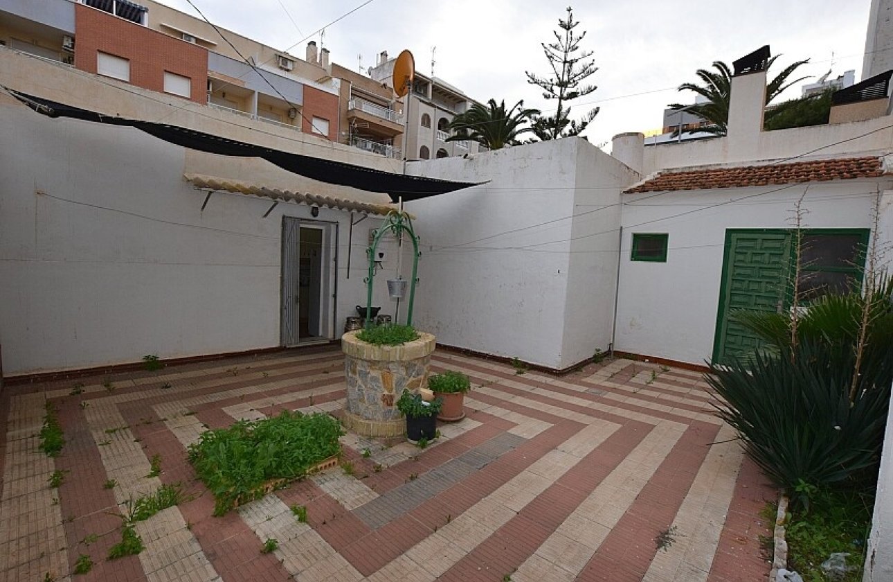 Resale - Villa - Torrevieja - Playa del Cura