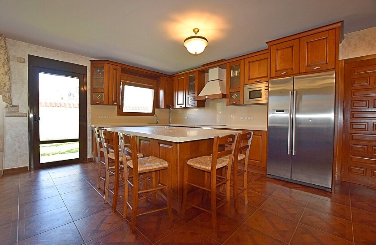 Resale - Villa - Orihuela Costa