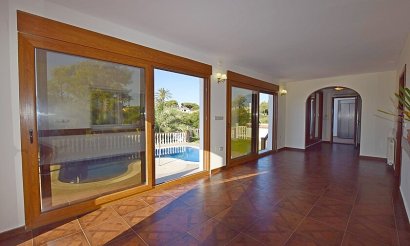Resale - Villa - Orihuela Costa