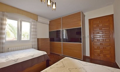 Resale - Villa - Orihuela Costa