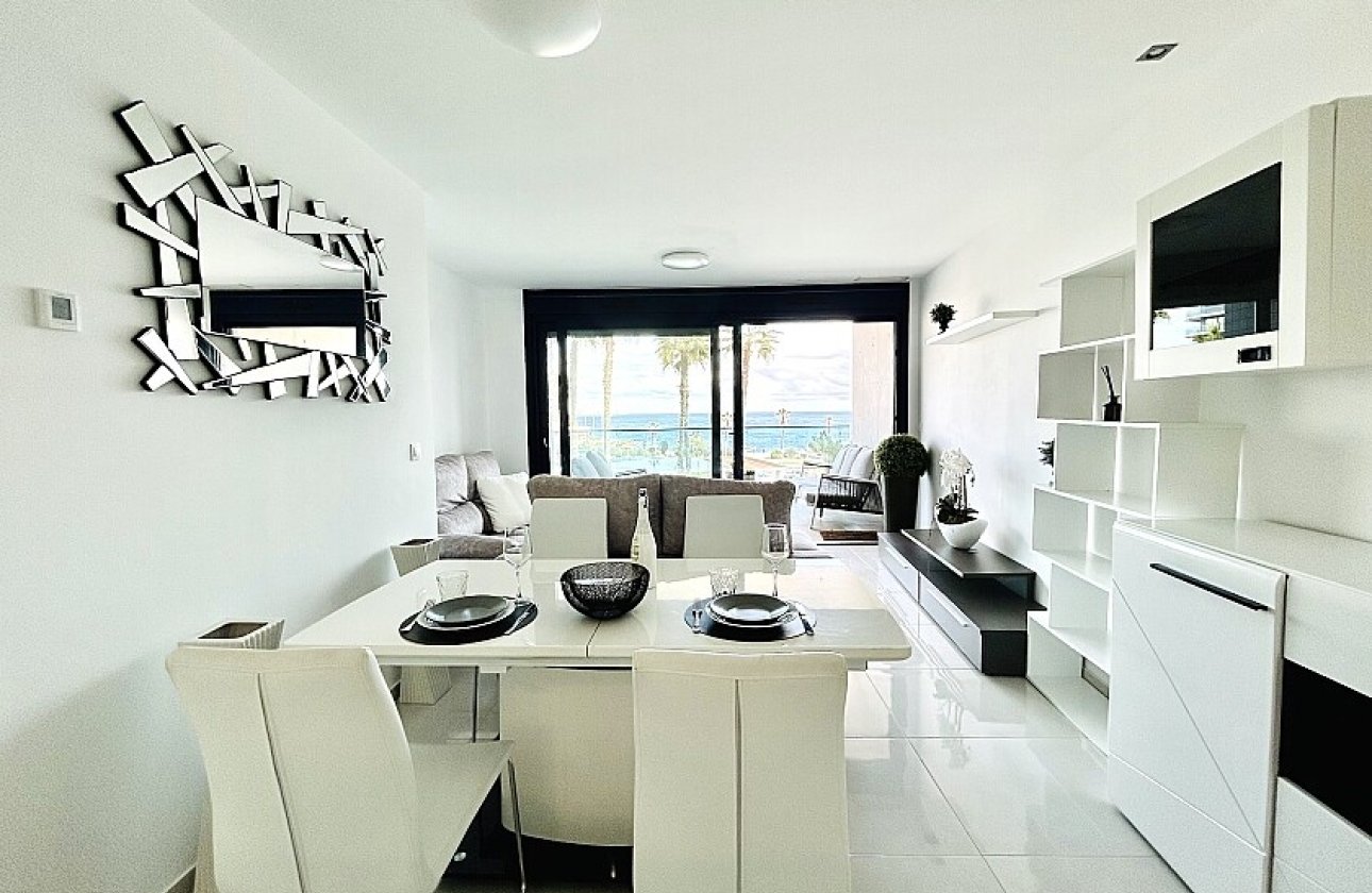 Resale - Apartment / flat - Punta Prima