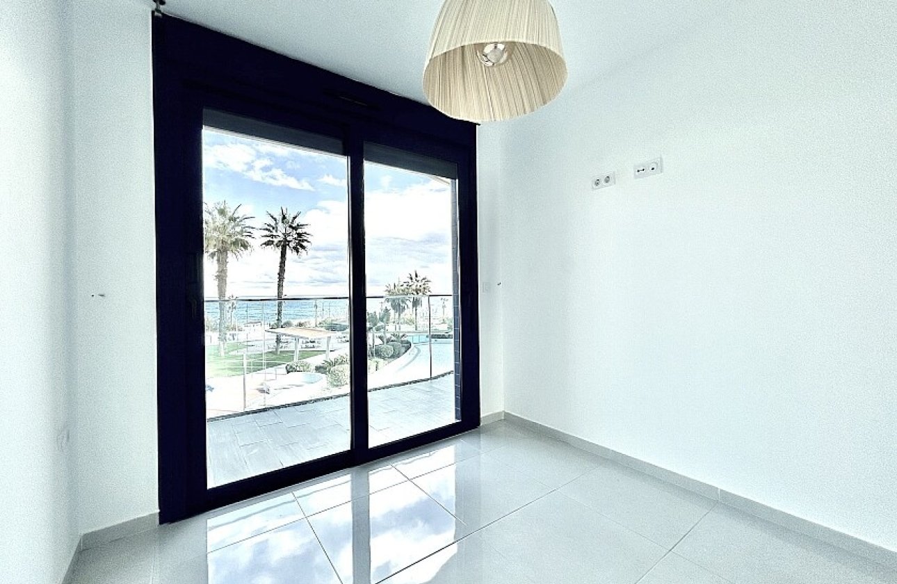 Resale - Apartment / flat - Punta Prima
