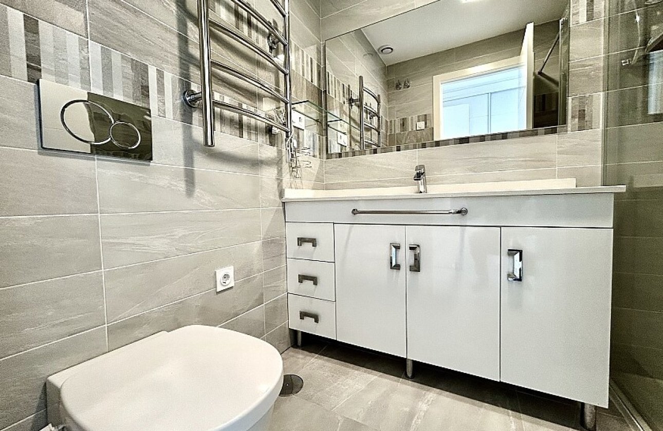 Resale - Apartment / flat - Punta Prima