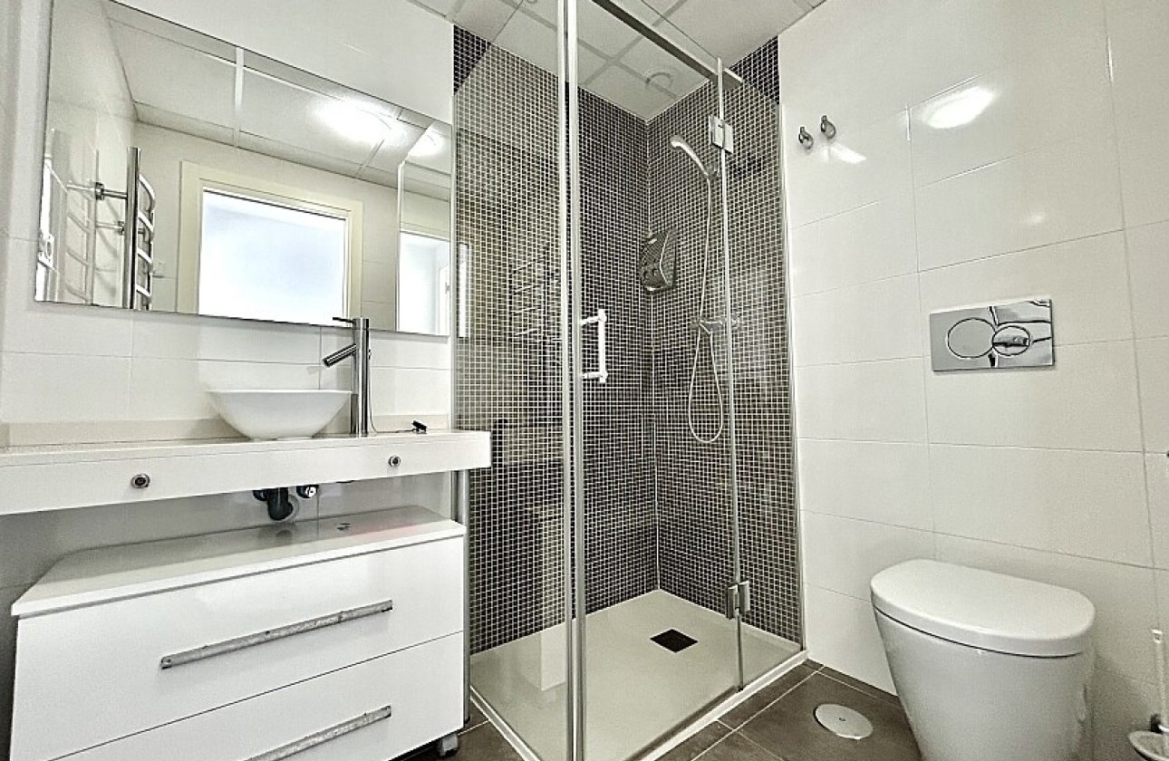 Resale - Apartment / flat - Punta Prima