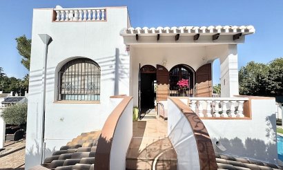 Resale - Villa - Orihuela Costa - Villamartín