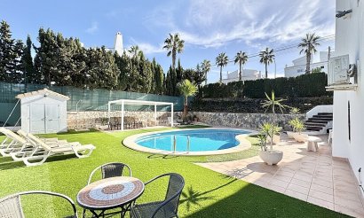 Resale - Villa - Orihuela Costa - Villamartín