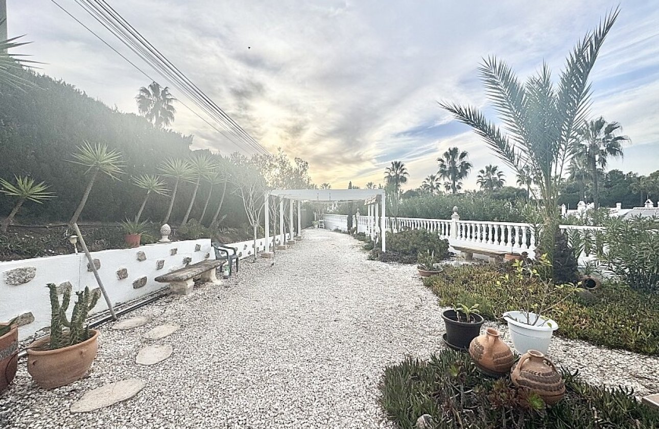 Resale - Villa - Orihuela Costa - Villamartín