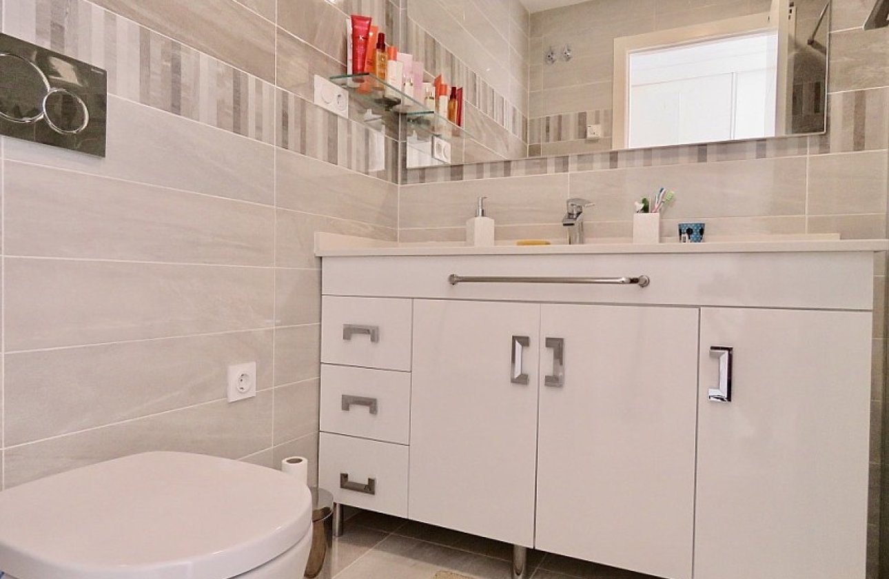 Resale - Apartment / flat - Punta Prima