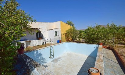 Resale - Villa - Albatera