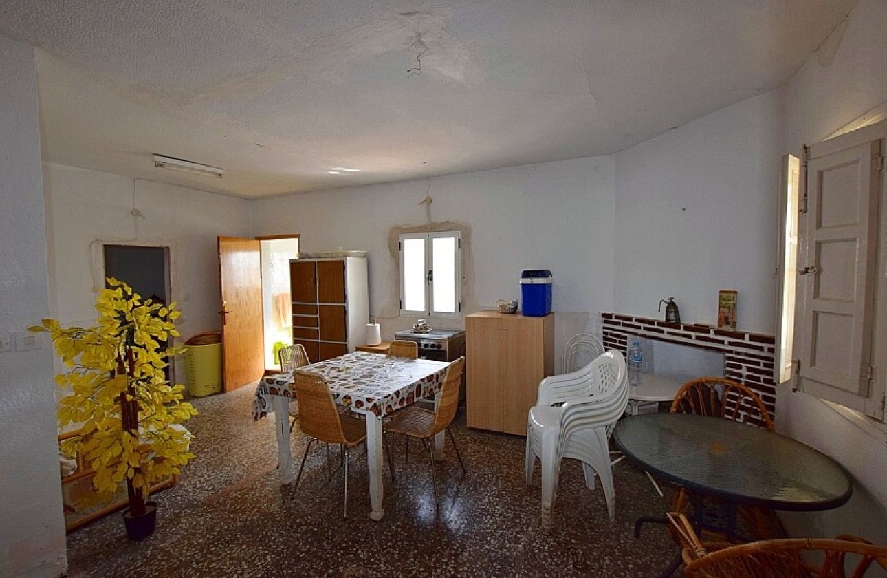 Resale - Villa - Albatera