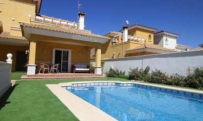 Resale - Villa - Orihuela Costa - La Zenia