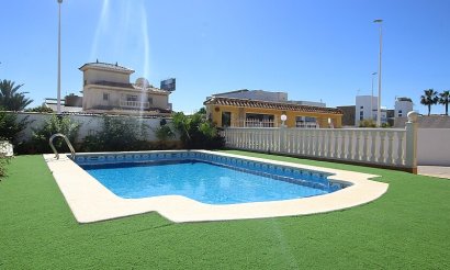 Resale - Villa - Orihuela Costa - La Zenia