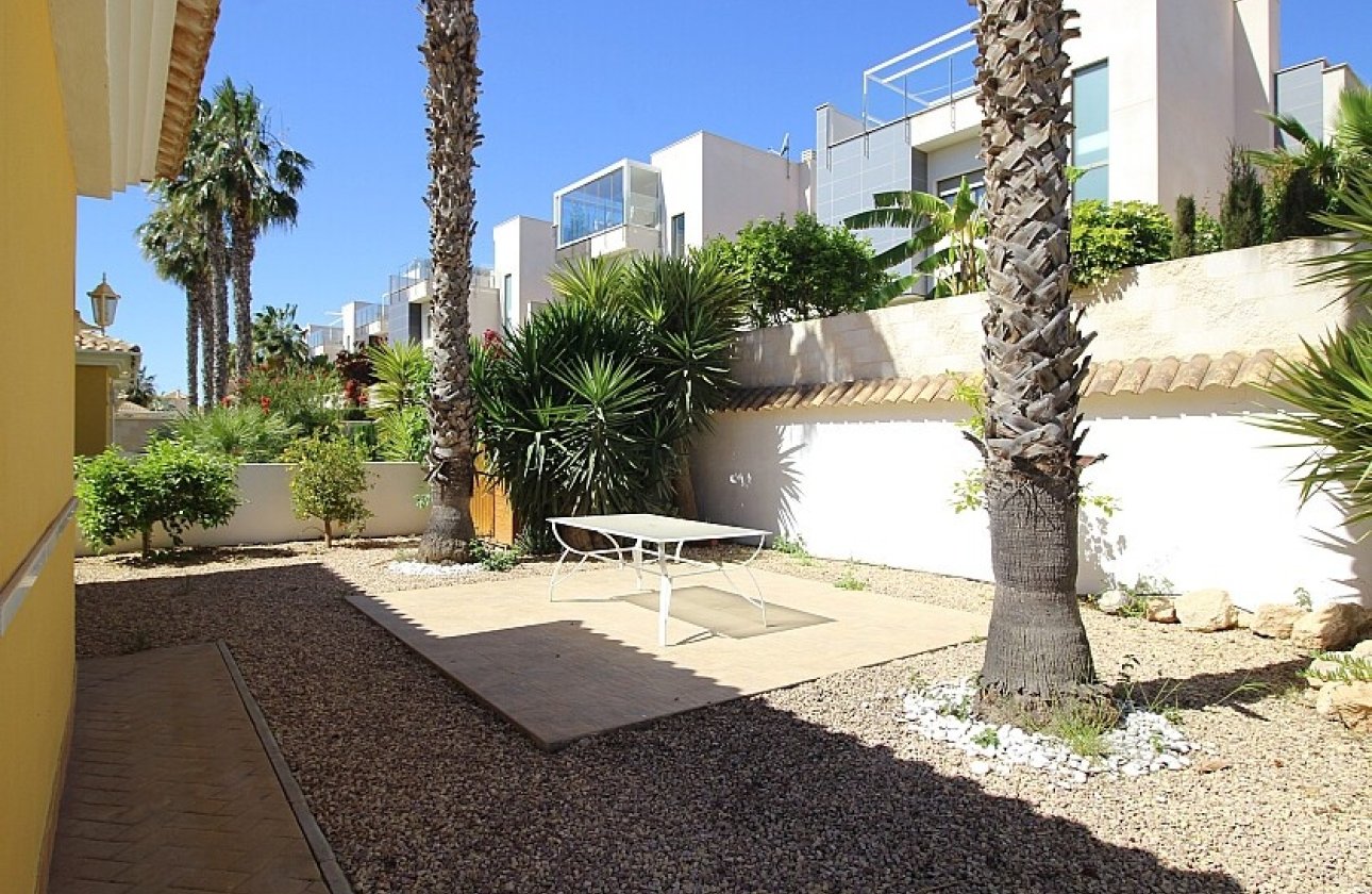Resale - Villa - Orihuela Costa - La Zenia