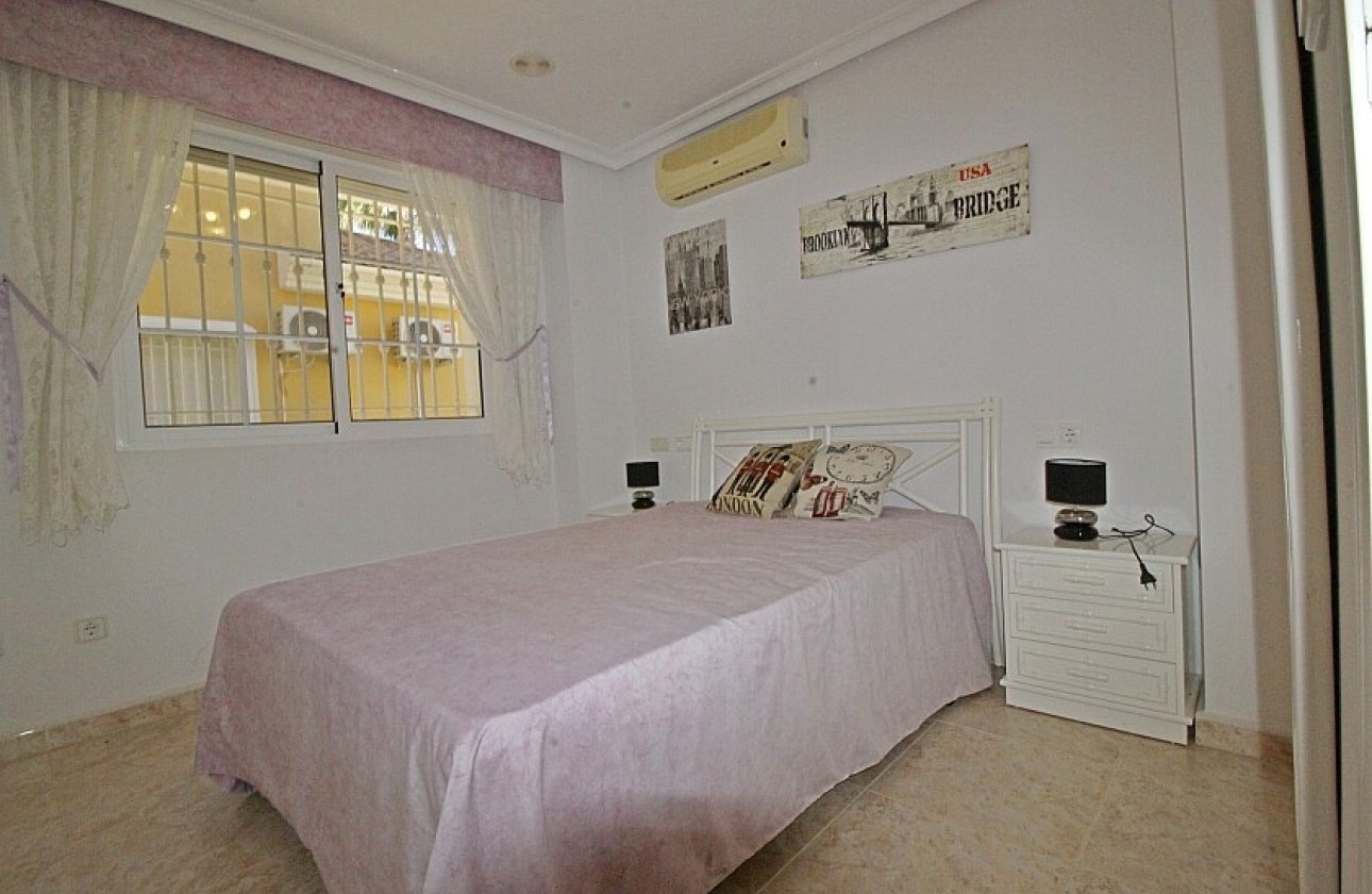 Resale - Villa - Orihuela Costa - La Zenia