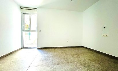 Resale - Apartment / flat - Torrevieja - Torrelamata