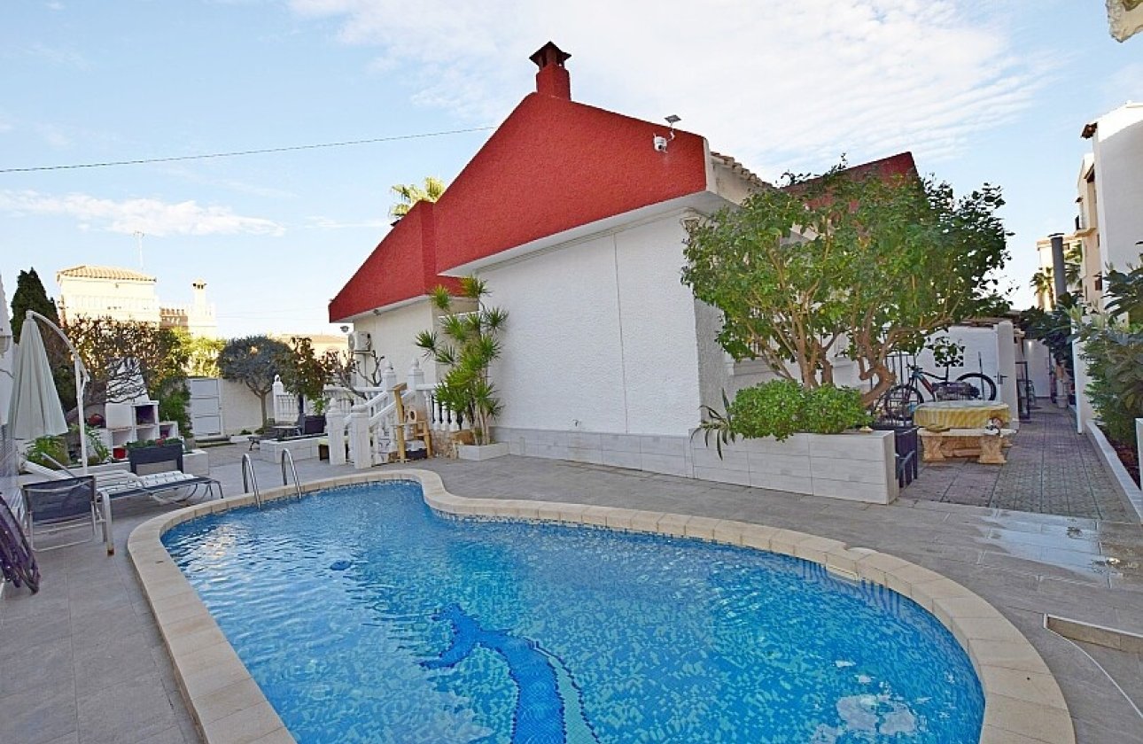 Resale - Villa - Torrevieja