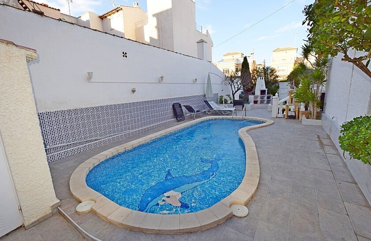 Resale - Villa - Torrevieja