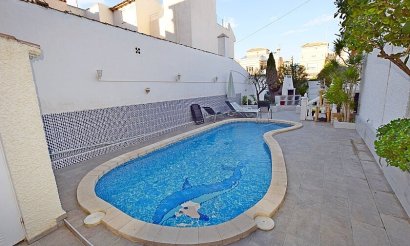 Resale - Villa - Torrevieja